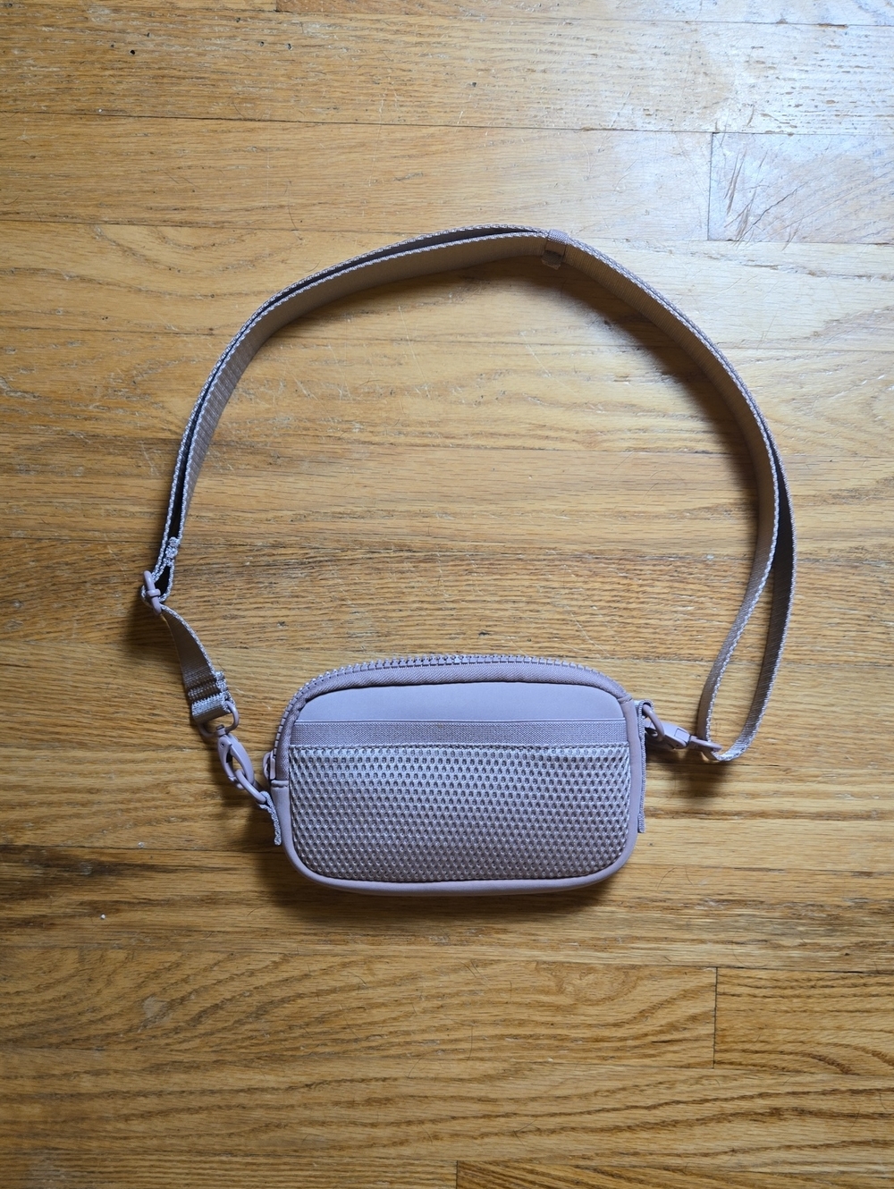 Quince lilac purple All-Day neoprene phone sling bag